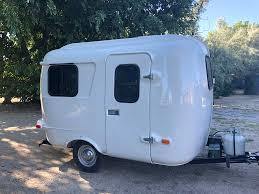 FRP Camper Carrosseriehoek, Op Maat Gevormde Camper Carrosserie Onderdelen Naadloze Eendelige FRP Camper Shell, OEM RV Carrosserie Fabrikant