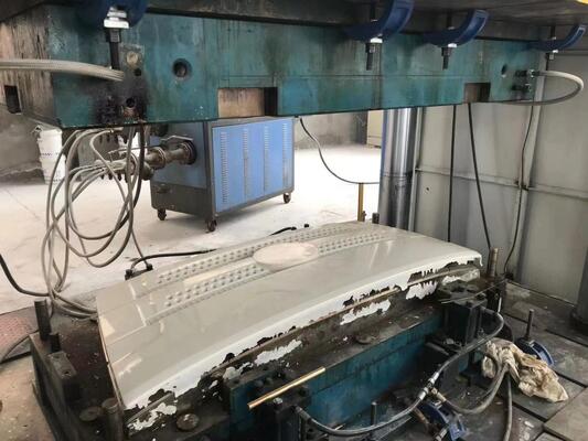 SMC Gevormde FRP Auto-onderdelen Custom Auto Voor- en Achterbumper Lichtgewicht Exterieur Trim